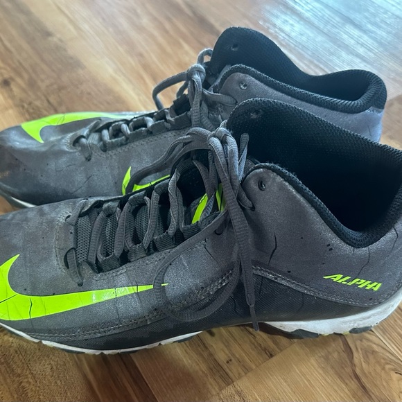 Nike cleats. Size 9. Great condition! Smoke free home. - Picture 2 of 6